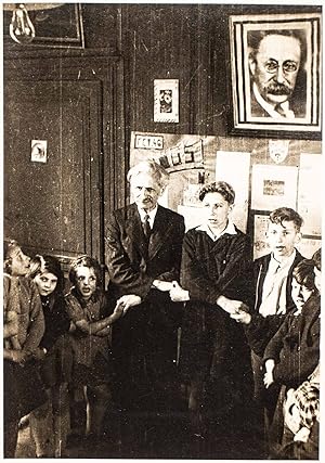 Seller image for Cercle Amical - Paris: Foyer des Enfants de Dports et Fusills "Les Buissons" - Le Mans - 1945-1946 for sale by ERIC CHAIM KLINE, BOOKSELLER (ABAA ILAB)