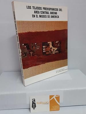 Imagen del vendedor de LOS TEJIDOS PREHISPNICOS DEL REA CENTRAL ANDINA EN EL MUSEO DE AMRICA a la venta por Librera Kattigara