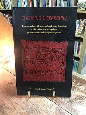 Image du vendeur pour Emerging Hierarchies: Processes of Stratification and Early State Formation in the Indonesian Archipelago: Prehistory and the Ethnographic Present (. Voor Taal-, Land- En Volkenkunde, 166) mis en vente par Encore Books