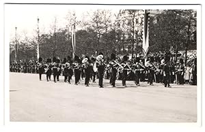 2 Photos unbekannter Fotograf, Ansicht London, Silver Jubilee King George V., Guards Band, The Malt