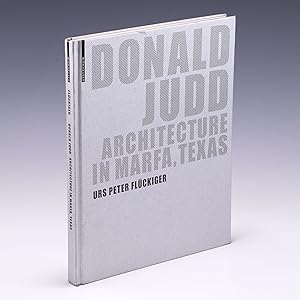 Image du vendeur pour Donald Judd: Architecture in Marfa, Texas (German and English Edition) mis en vente par Salish Sea Books