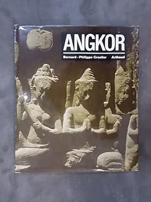 Imagen del vendedor de ANGKOR. Hommes et Pierres. a la venta por Librairie du Levant