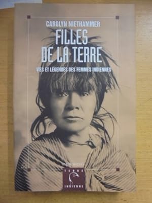 Seller image for Filles de la terre: Vies et lgendes des femmes indiennes for sale by Librairie du Levant