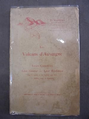 Bild des Verkufers fr Les Volcans d'Auvergne Leurs Caractres Leur Gense Leur Evolution zum Verkauf von Librairie du Levant