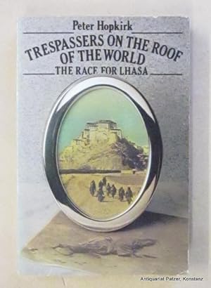 Bild des Verkufers fr Trespassers on the Roof of the World. The race for Lhasa. Oxford, Oxford University Press, 1983. Mit 8 Tafelseiten u. 3 Karten im Text. VIII, 274 S. Illustrierte Orig.-Broschur; gering bestoen. (Oxford paperbacks). (ISBN 0192851322). zum Verkauf von Jrgen Patzer