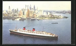 Immagine del venditore per Ansichtskarte Passagierschiff R.M.S. Queen Elizabeth vor New York venduto da Bartko-Reher