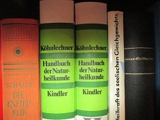 Konvolut mit 15 Bänden Naturwissenschaft, Medizin, Pharmazie, Heilkunde, Naturheilkunde, Gesundheit.