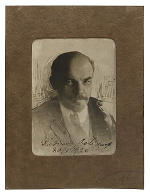 Seller image for Photograph signed and dated. for sale by Antiquariat INLIBRIS Gilhofer Nfg. GmbH