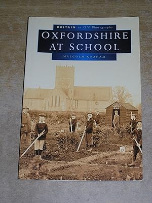 Bild des Verkufers fr Oxfordshire at School (Britain in Old Photographs) zum Verkauf von Neo Books