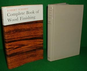 Imagen del vendedor de COMPLETE BOOK OF WOOD FINISHING a la venta por booksonlinebrighton