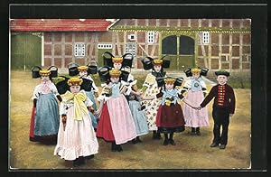 Bild des Verkufers fr Ansichtskarte Kinder mit Tracht aus Schaumburg-Lippe im Ringel-Reihen zum Verkauf von Bartko-Reher