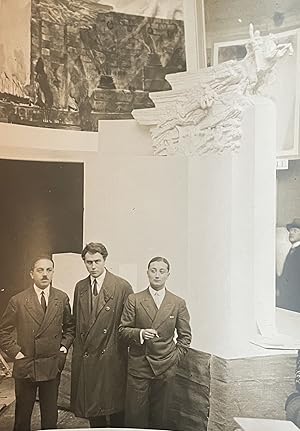 Vintage photo of Jacques Zwobada, René Letourneur in front of the monument of Simón Bolívar