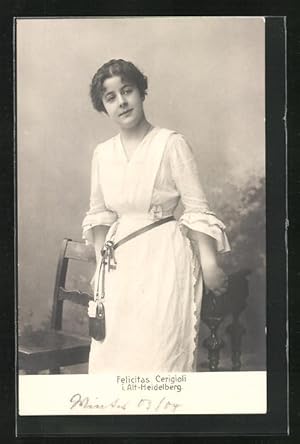 Bild des Verkufers fr Ansichtskarte Schauspielerin Felicitas Cerigioli im Kostm eines Dienstmdchens zum Verkauf von Bartko-Reher