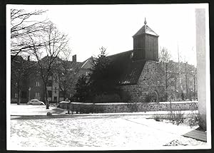 Bild des Verkufers fr Fotografie unbekannter Fotograf, Ansicht Berlin-Schmargendorf, Dorfkirche, Feldsteinbau aus dem 14. Jahrhundert zum Verkauf von Bartko-Reher