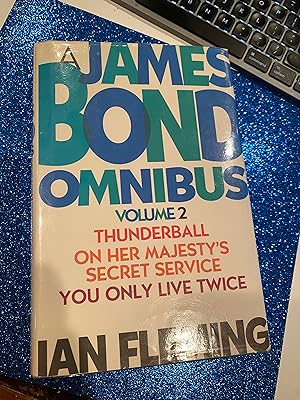 Immagine del venditore per A JAMES BOND OMNIBUS ( thunderball-On Her Majesty's Secret Service vol 2 venduto da Happy Heroes