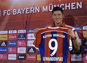 Image du vendeur pour Robert Lewandowski Autograph | signed photographs mis en vente par Markus Brandes Autographs GmbH