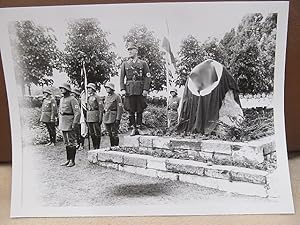 Bild des Verkufers fr Gedenkfeier am Grabe des von Kommunisten ermordeten NS-Fliegerhauptmanns Berthold in Harburg. 26. Juni 1933. zum Verkauf von Antiquariat Friederichsen