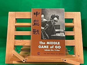 Bild des Verkufers fr The Middle Game of Go -Chubansen Ishi Press Go Series Sakata Eio 1974 zum Verkauf von Eurobooks Ltd