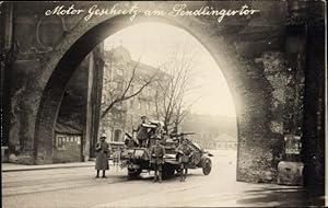 Foto Ansichtskarte / Postkarte München, Motorgeschütz am Sendlinger Tor, Revolution 1919, Räterep...
