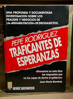 Seller image for Traficantes de esperanzas for sale by MONKEY LIBROS