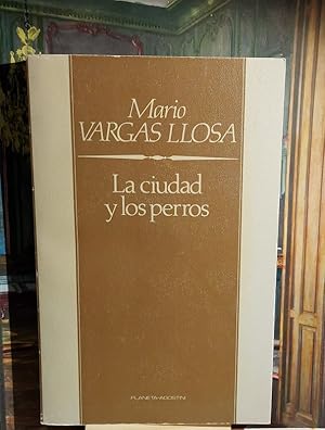 Imagen del vendedor de La ciudad y los perros a la venta por MONKEY LIBROS