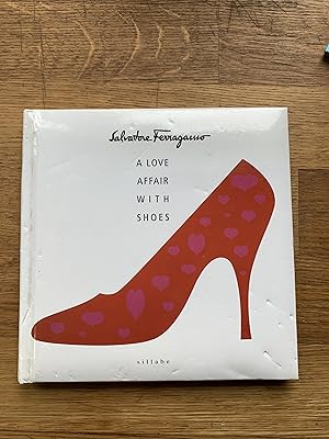 Immagine del venditore per Salvatore Ferragamo: A Love Affair With Shoes venduto da Ocean Tango Books