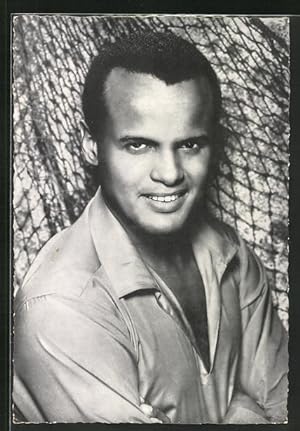 Image du vendeur pour Ansichtskarte Harry Belafonte, Halbportrt des Sngers mit offenem Hemd mis en vente par Bartko-Reher