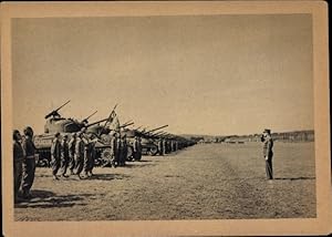 Ansichtskarte / Postkarte Le General de Lattre passe en Revue un Regiment de Chars, Panzer