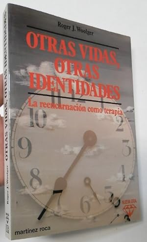 Bild des Verkufers fr Otras vidas, otras identidades zum Verkauf von Librera Mamut