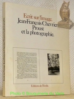 Bild des Verkufers fr Proust et la photographie. Avec des photographies de Pierre de Fenoyl et Holger Trlzsch. zum Verkauf von Bouquinerie du Varis
