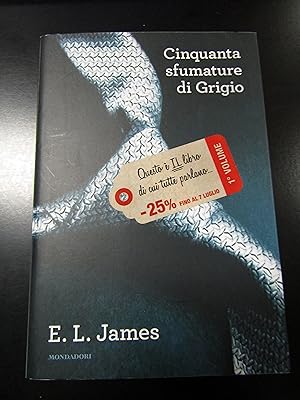 Image du vendeur pour James E.L. Cinquanta sfumature di Grigio. Mondadori 2012 - I. mis en vente par Amarcord libri