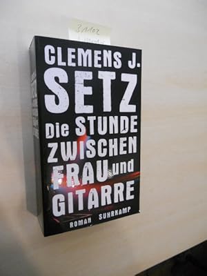 Seller image for Die Stunde zwischen Frau und Gitarre. Roman. for sale by Klaus Ennsthaler - Mister Book