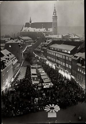 Bild des Verkufers fr Ansichtskarte / Postkarte Schneeberg im Erzgebirge, Weihnachtsmarkt bei Nacht, Kirche zum Verkauf von akpool GmbH