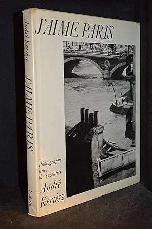 Image du vendeur pour J'aime Paris; Photographs Since the Twenties mis en vente par Burton Lysecki Books, ABAC/ILAB