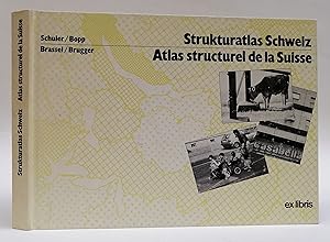 Image du vendeur pour Strukturatlas Schweiz / Atlas structurel de la Suisse. Mit Abb., zahlr. Karten u. 2 beiliegenden Folien mis en vente par Der Buchfreund