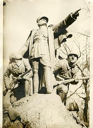 "Mise en place de la statue du Général MANGIN le 14 Mars 1932 (sculpture de Maxime REAL del SARTE...