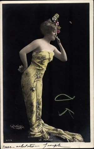 Ansichtskarte / Postkarte Mlle Le Peplum, Portrait in gelbem schulterfreien Kleid - Foto: Reutlinger