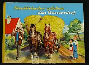 Bild des Verkufers fr Stadtkinder erleben den Bauernhof. Ein Bilderbuch von Dorul van der Heide mit Texten von Anneliese Umlauf-Lamatsch. zum Verkauf von Antiquariat Schmetz am Dom