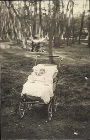 Foto Ansichtskarte / Postkarte Paris, Baby im Kinderwagen