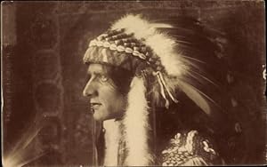 Ansichtskarte / Postkarte Portrait von einem Indianer, Federschmuck