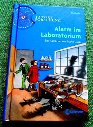 Bild des Verkufers fr Alarm im Laboratorium. Im Bann der Alchemie.Ein Ratekrimi um Marie Curie. Tatort Forschung. Illustrationen von Yousun Koh. zum Verkauf von Versandantiquariat Sabine Varma