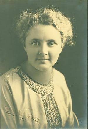 Anna Louise Strong (B/W photograph, Kneisle photograph, Seattle, 1919)