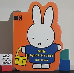 Imagen del vendedor de Miffy ayuda en casa a la venta por MONKEY LIBROS