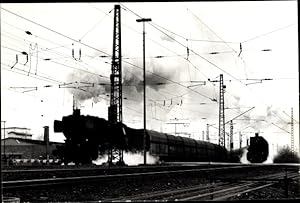 Foto Ansichtskarte / Postkarte Lehrte in Niedersachsen, Eisenbahnen des Bw Lehrte in der Ausfahrt...