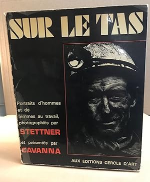 Seller image for Sur le tas / portraits d'hommes et de femmes au travail photographis par Stettner et presents par Cavanna for sale by librairie philippe arnaiz