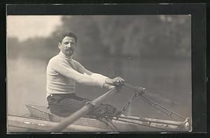 Foto-Ansichtskarte Mann mit Rollkragen beim Rudern
