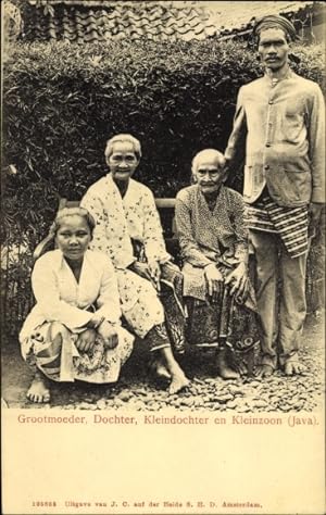 Ansichtskarte / Postkarte Java Indonesien, Grootmoeder, Dochter, Kleindochter en Kleinzoon