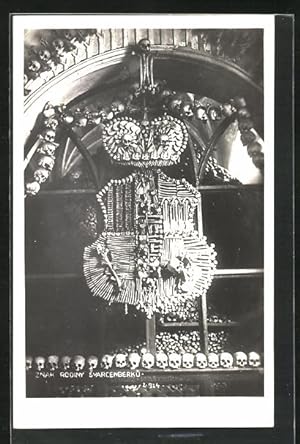 Bild des Verkufers fr Ansichtskarte Kuttenberg / Kutna Hora-Sedlec, Altar aus Totenkpfen und Knochen zum Verkauf von Bartko-Reher