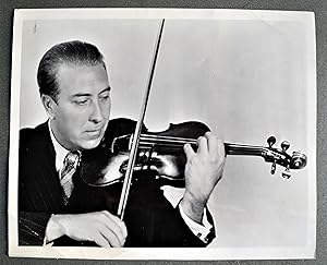 Antonio Brosa Vives - Violinist. Fotografía original de Annie Friedberg.