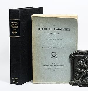 Seller image for La Theorie du Rayonnement et les Quanta. Rapports et Discussions de la Reunion Tenue a Bruxelles du 30 Octobre au 3 Novembre 1911, Sous les Auspices de M. E. Solvay. [The First Solvay Conference] for sale by Manhattan Rare Book Company, ABAA, ILAB